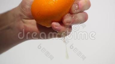 雄手捏鲜橘汁.. 手捏橘子